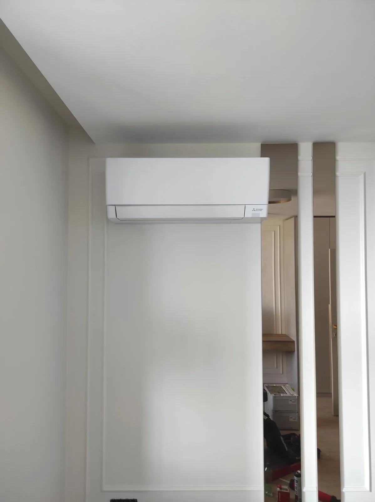 Монтаж на стенен климатик Mitsubishi Electric в апартамент